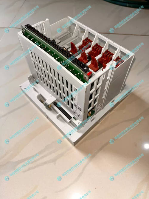 ABB REF610C11HCNR01  继电器
